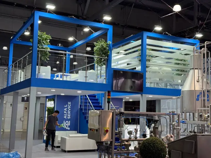 Alfa L Service exhibition stand